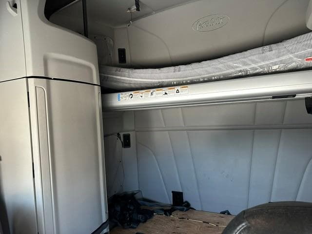 2022 Peterbilt 579 — photo 8