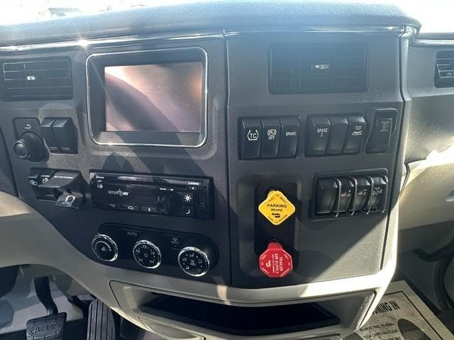 2022 Peterbilt 579 — photo 10