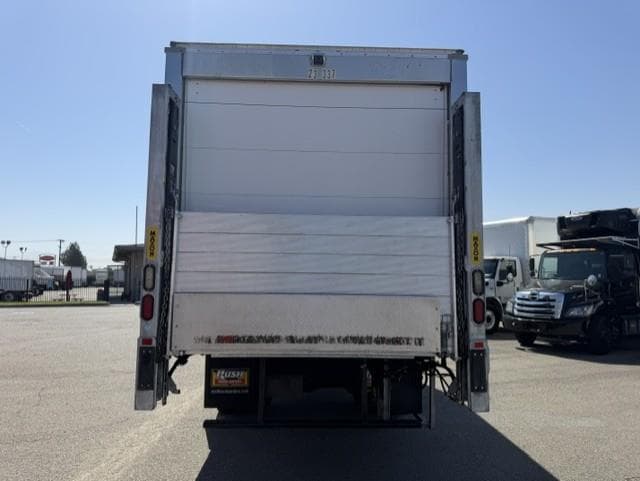 2019 Hino 268 — photo 6