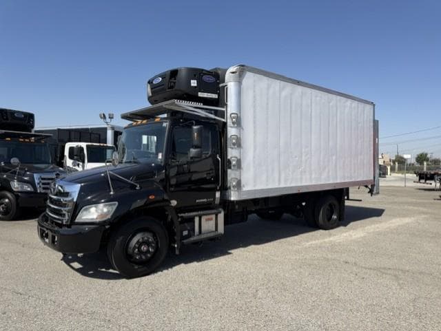 2019 Hino 268 — photo 2