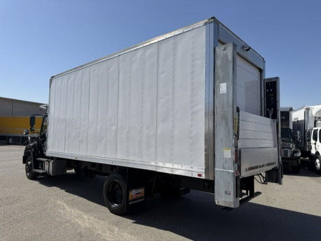 2019 Hino 268 — photo 5