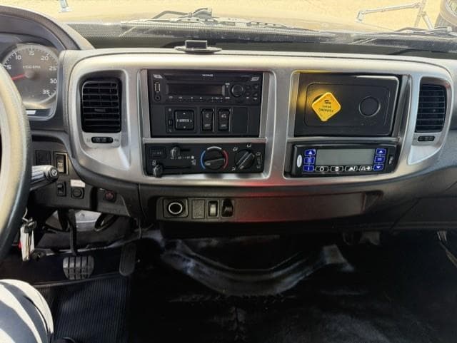 2019 Hino 268 — photo 13