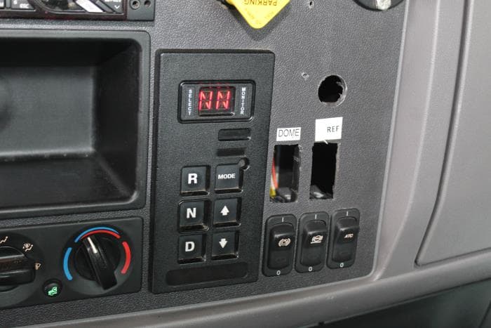 2021 Peterbilt 337 — photo 10
