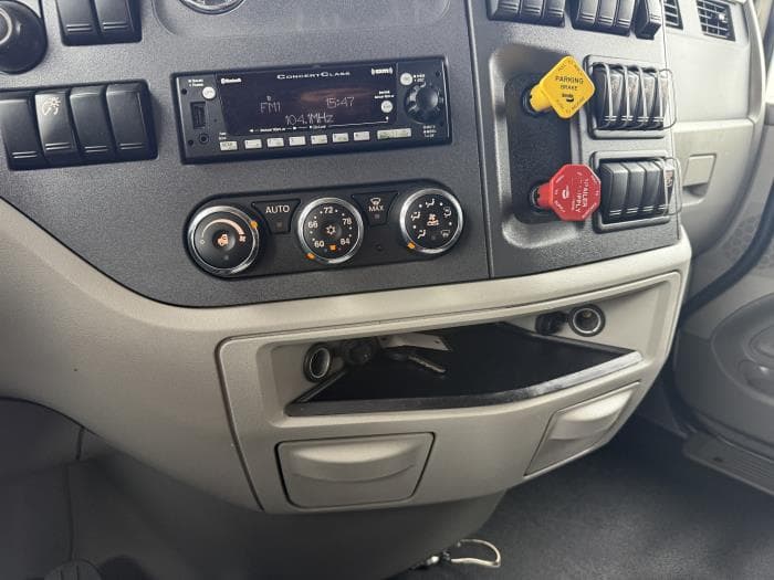 2021 Peterbilt 579 — photo 8