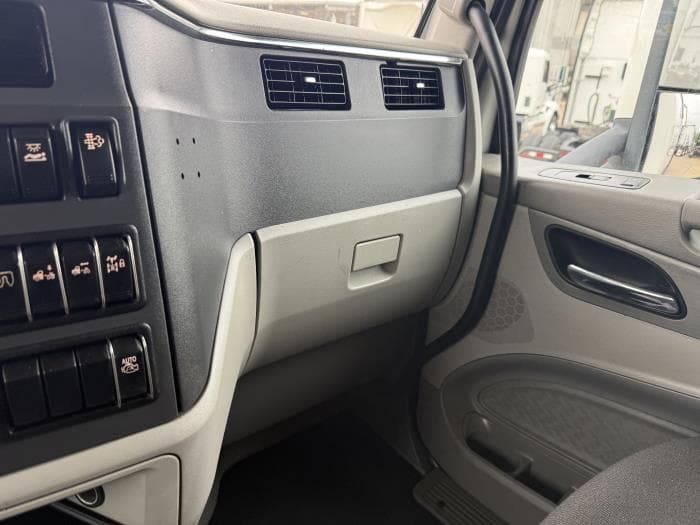2021 Peterbilt 579 — photo 9