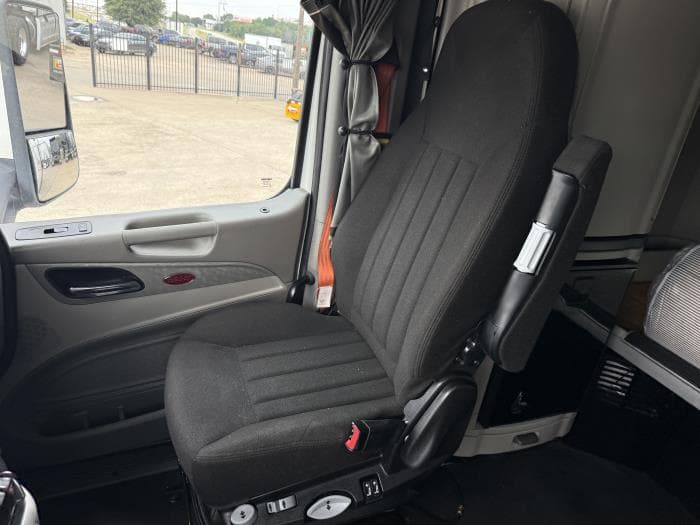 2021 Peterbilt 579 — photo 10