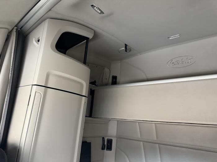 2021 Peterbilt 579 — photo 11