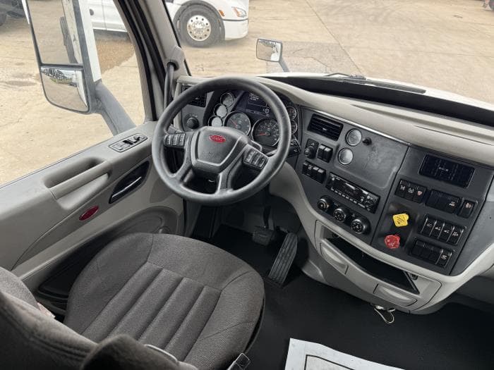 2021 Peterbilt 579 — photo 14