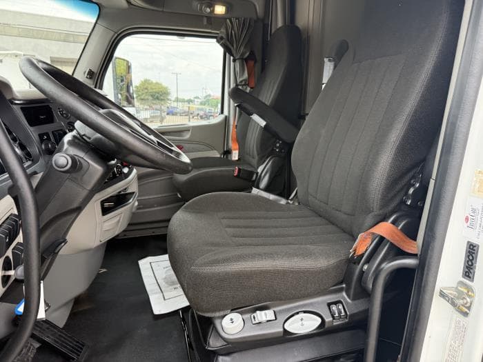 2021 Peterbilt 579 — photo 17