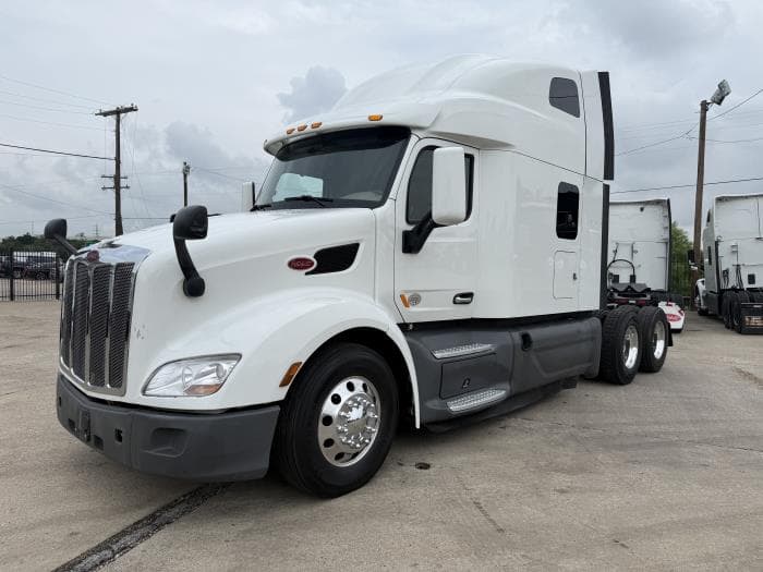 2021 Peterbilt 579 — photo 2