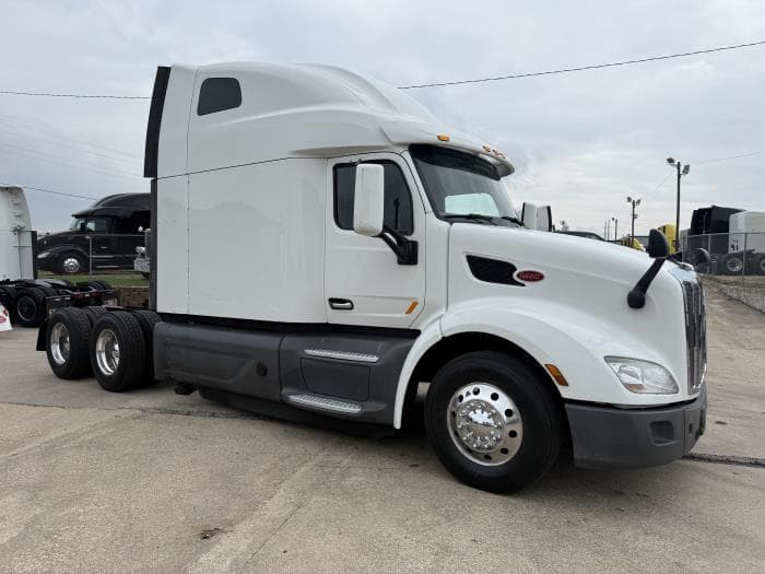 2021 Peterbilt 579 — photo 3