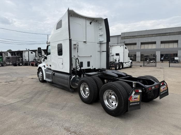 2021 Peterbilt 579 — photo 4