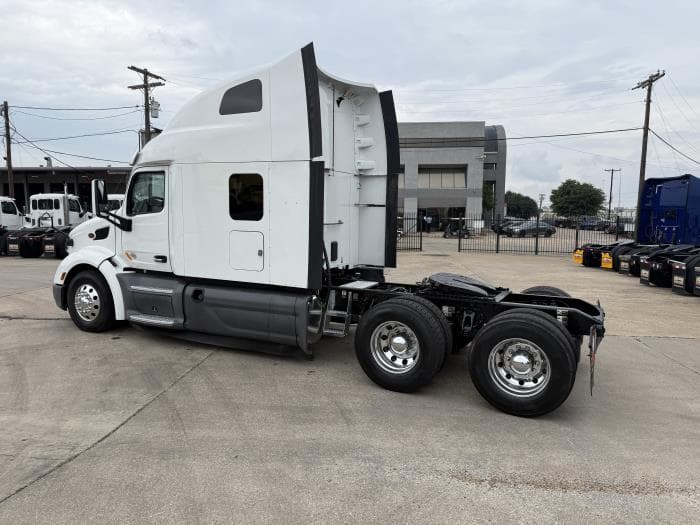 2021 Peterbilt 579 — photo 40