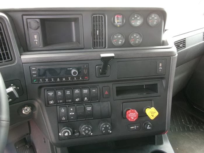 2026 International HX — photo 12