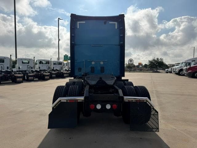 2023 Kenworth T680 — photo 7