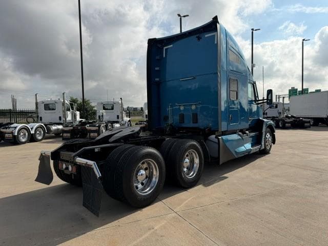 2023 Kenworth T680 — photo 8