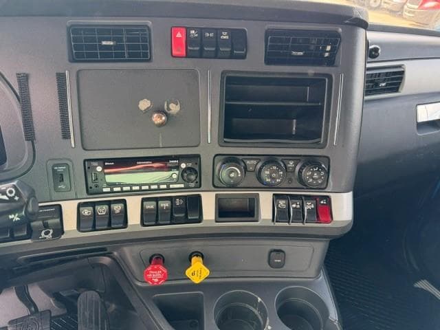 2023 Kenworth T680 — photo 42