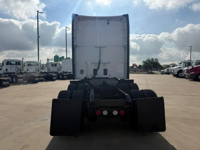 2020 Kenworth T680 — photo 8