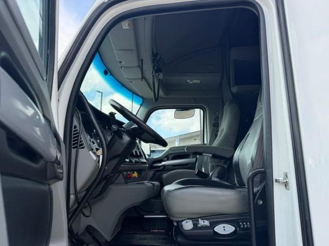 2020 Kenworth T680 — photo 27
