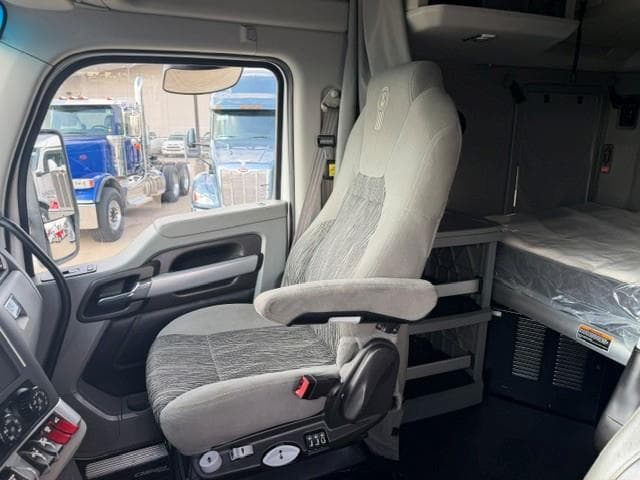 2020 Kenworth T680 — photo 28