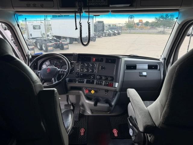 2020 Kenworth T680 — photo 41