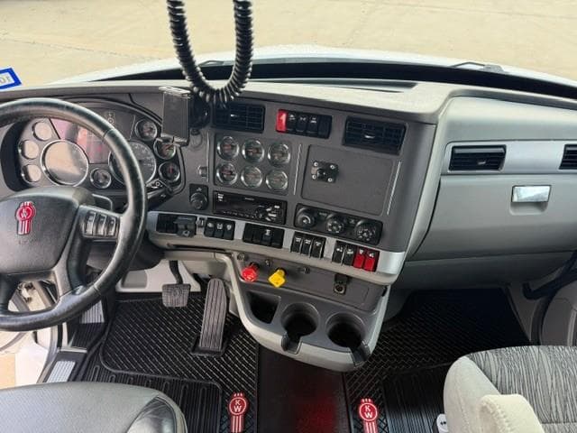 2020 Kenworth T680 — photo 44