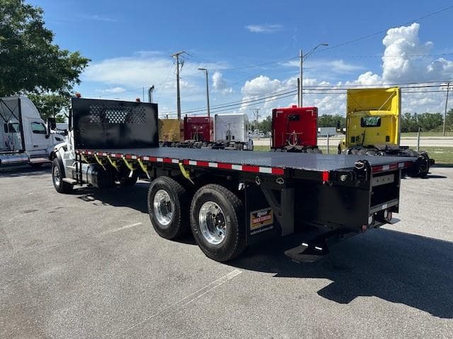 2027 Peterbilt 548 — photo 8