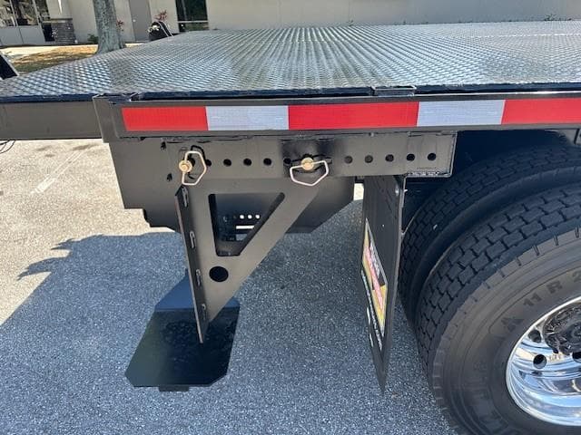 2027 Peterbilt 548 — photo 11