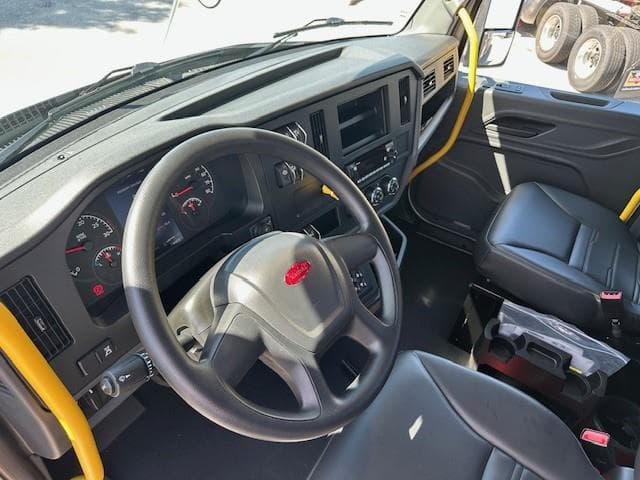 2027 Peterbilt 548 — photo 17
