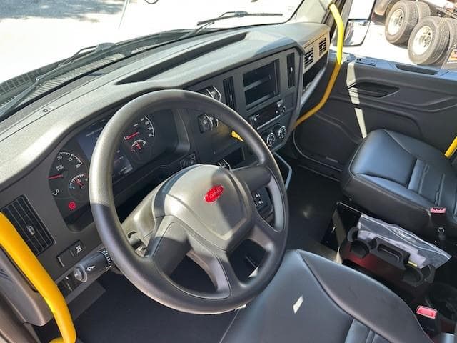 2027 Peterbilt 548 — photo 18