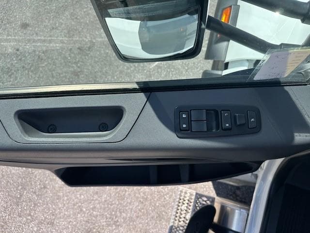 2027 Peterbilt 548 — photo 19