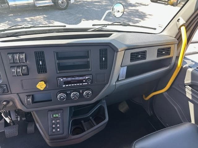 2027 Peterbilt 548 — photo 21
