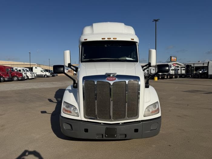 2021 Peterbilt 579 — photo 9