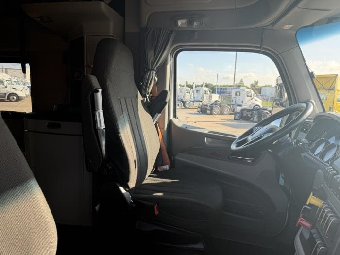 2021 Peterbilt 579 — photo 24