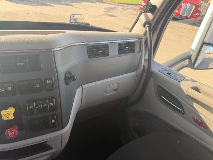 2021 Peterbilt 579 — photo 37