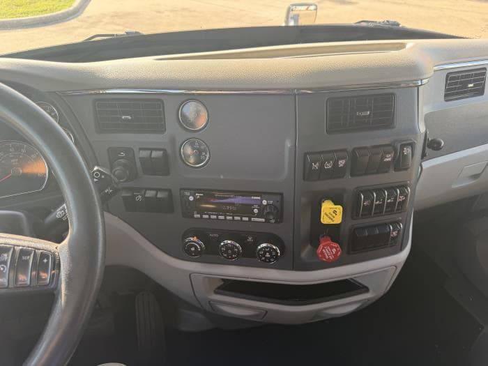 2021 Peterbilt 579 — photo 38