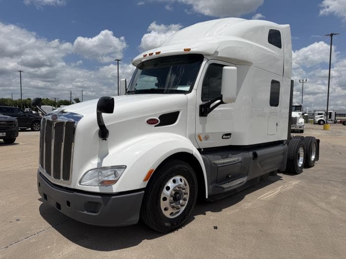 2021 Peterbilt 579 — photo 2