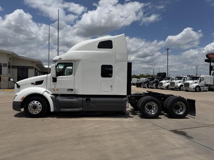 2021 Peterbilt 579 — photo 3