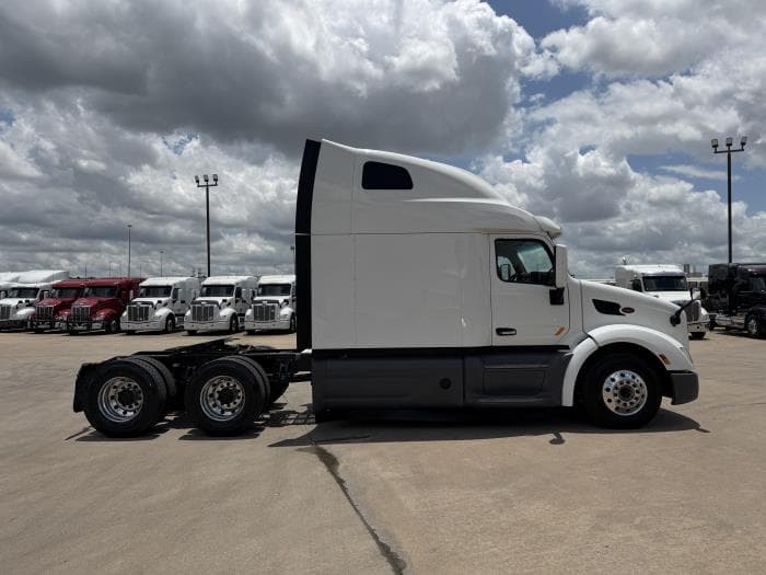 2021 Peterbilt 579 — photo 7