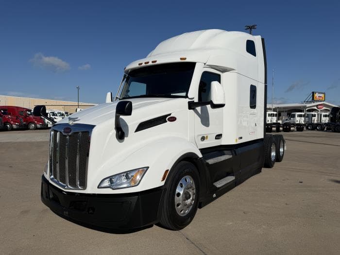 2022 Peterbilt 579 — photo 2