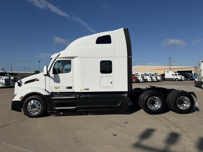 2022 Peterbilt 579 — photo 3