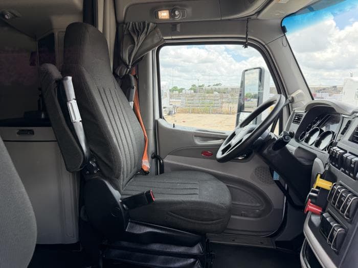 2021 Peterbilt 579 — photo 24