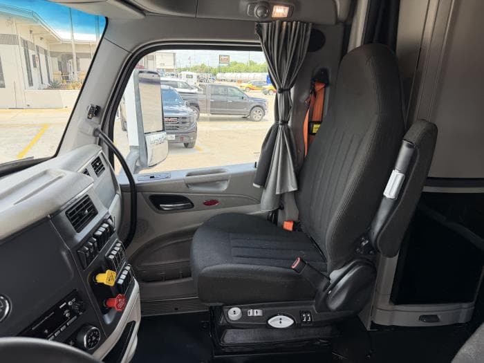 2021 Peterbilt 579 — photo 26