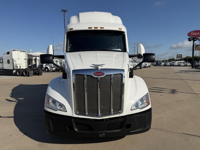 2022 Peterbilt 579 — photo 9