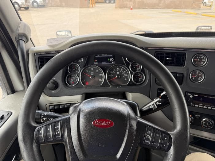 2021 Peterbilt 579 — photo 39