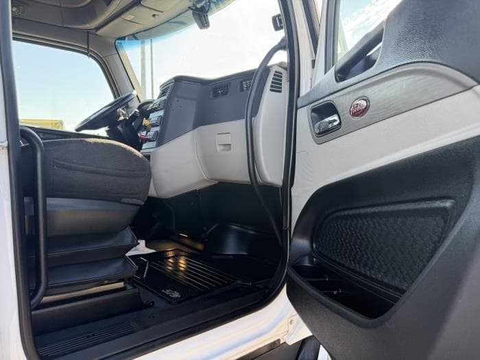 2022 Peterbilt 579 — photo 23