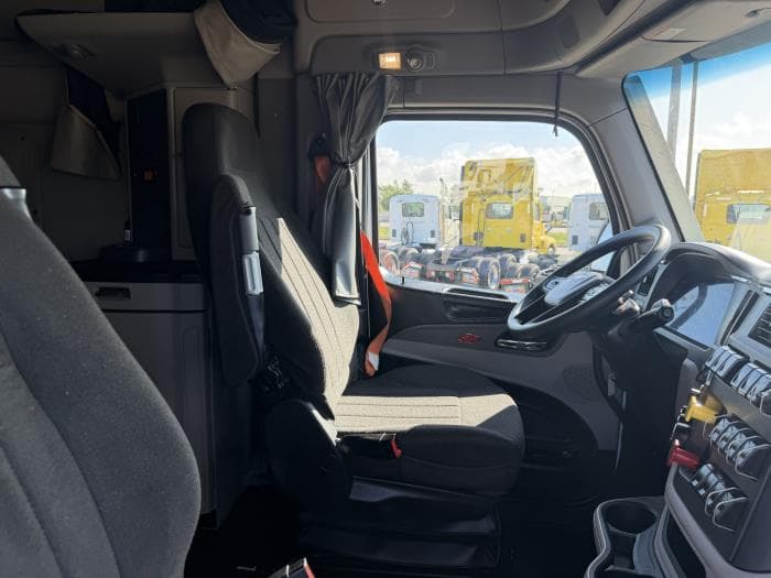 2022 Peterbilt 579 — photo 24