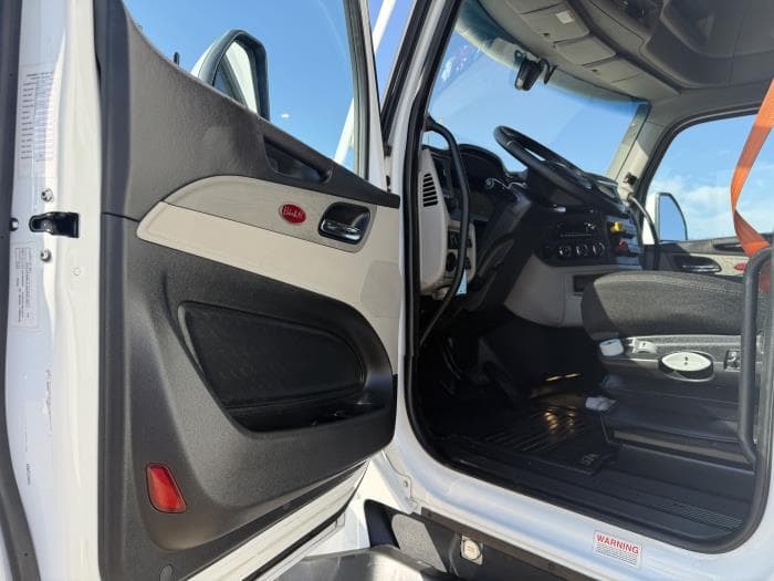 2022 Peterbilt 579 — photo 25
