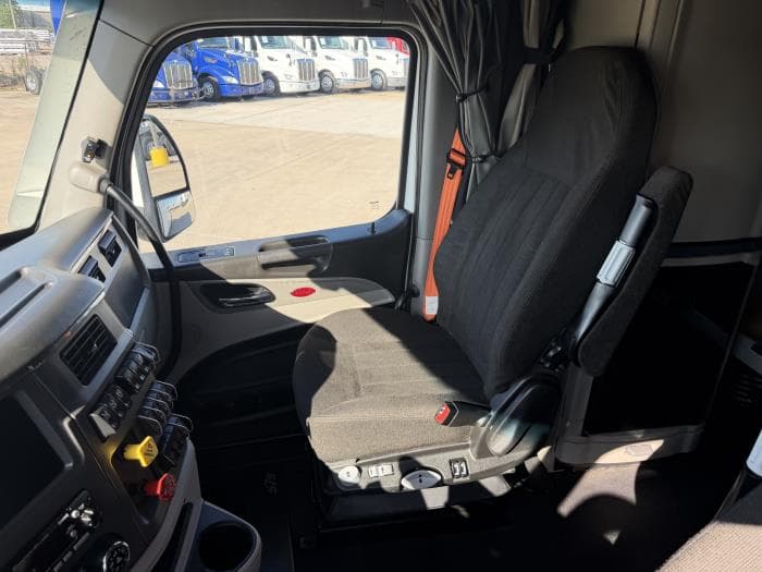 2022 Peterbilt 579 — photo 26