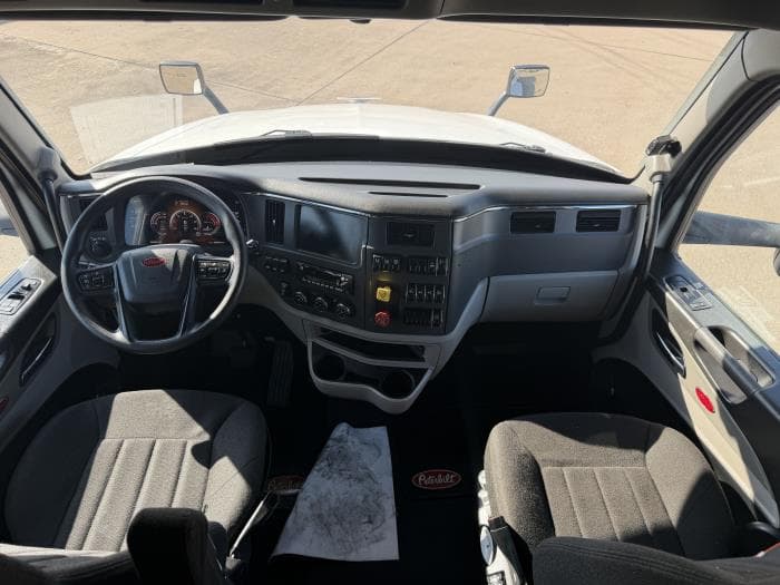 2022 Peterbilt 579 — photo 36